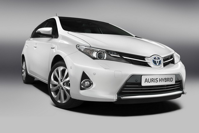 Новая Toyota Auris Hybrid 2013 — экстерьер, фото 3